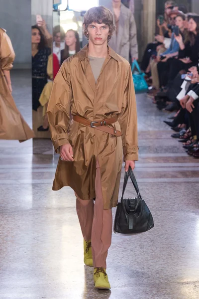 Look 38